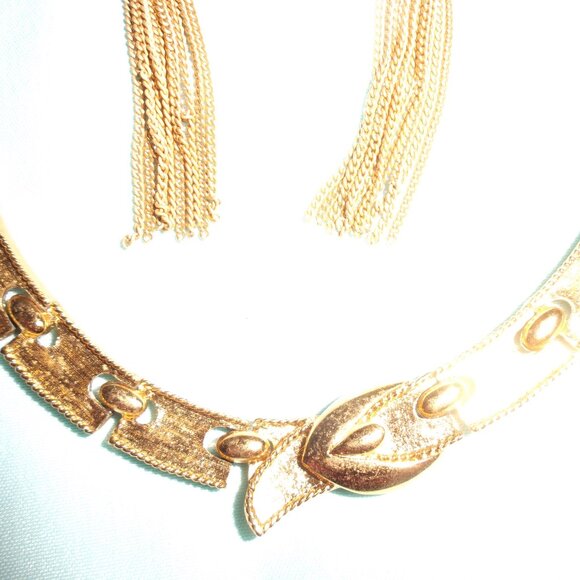Monet Belt Necklace in Goldtone with Earrings - Picture 2 of 4